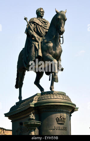 Reiterstandbild des sächsischen Königs Johann auf dem Theaterplatz in Dresden. Stockfoto