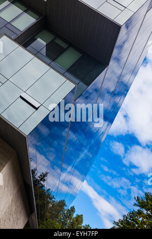 Abstraktes Bild der pharmazeutischen Gebäude auf dem Campus der Ubc in Vancouver, Kanada Stockfoto