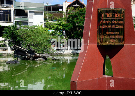 Das B52-Bomber-Wrack Huu Tiep See, Hanoi, Vietnam. Stockfoto