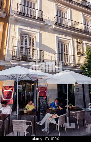 Madrid Spanien, Recoletos, Salamanca, Taberna Embroque, Außenansicht, Außenterrasse, Außenterrasse, hispanische Männer, Männer, Freunde, Spanien150627214 Stockfoto