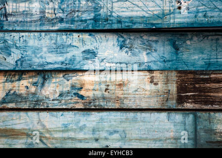 Alte Metall Hintergrund sieht aus wie Holz - blau, weiß, braun und gelb lackiert Stockfoto