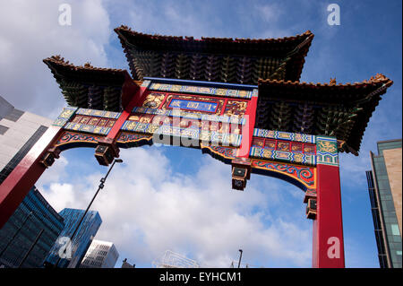 Chinatown-Bogen am Eingang zum Stowell Street, Newcastle upon Tyne Stockfoto