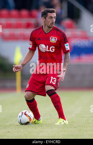 Bergisch Gladbach, Deutschland. 29. Juli 2015. Leverkusens Roberto Hilbert in Aktion während der Fußball-freundlich-match zwischen Bayer 04 Leverkusen und UD Levante in Bergisch Gladbach, Deutschland, 29. Juli 2015. Foto: MARIUS BECKER/Dpa/Alamy Live News Stockfoto