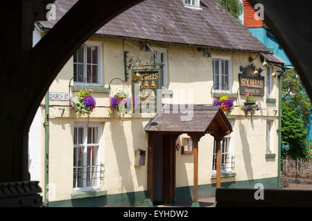 Die sechs Glocken Pub und Brauerei in bischöflichen Burg, Shropshire, England, UK. Stockfoto