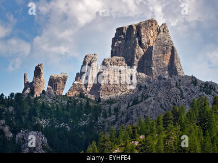 Cinque Torri (fünf Türme), Falzarego-Pass, Dolomiten, Italien Stockfoto