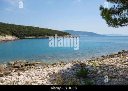 Istrien, Kroatien. Eine Bucht in der Nähe Duga Uvala an der Ostküste der Halbinsel Istrien Stockfoto