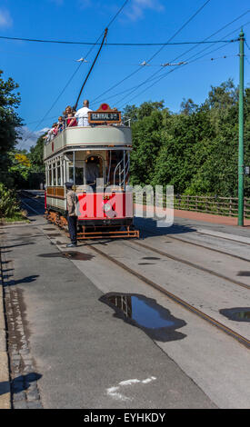 Offenen gekrönt alte altmodische Straßenbahn oft gefunden in Lissabon, Portugal, verwendet auch in San Francisco, USA. Stockfoto