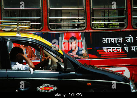 Schwarz und gelb taxi, Mumbai, Maharashtra, Indien. Stockfoto