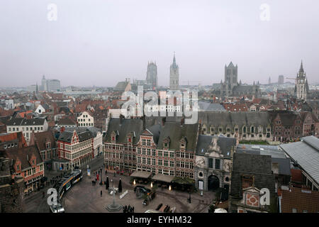 Stadtansicht von Het Gravensteen, "Schloss der Grafen", Sitz der Grafen von Flandern mit Blick auf das Stadtzentrum von Gent, Belgien Stockfoto