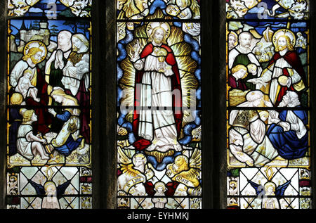 Kirche St. Seiriol, Penmon, Anglesey Glasmalerei-Fenster in der Ostwand des Chors Stockfoto