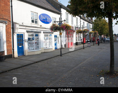 Geschäfte Straße historische Gebäude in Royal Wootton Bassett, Wiltshire, England, UK Stockfoto