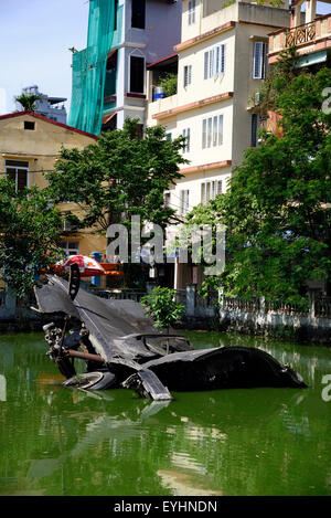 Das B52-Bomber-Wrack Huu Tiep See, Hanoi, Vietnam. Stockfoto