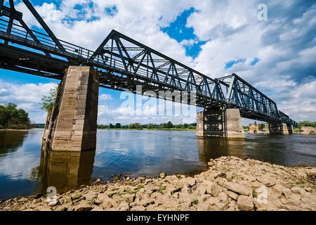 Brücke über den Fluss Oder in der Nähe von Bienenwerder, Brandenburg, Deutschland Stockfoto