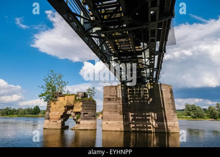 Brücke über den Fluss Oder in der Nähe von Bienenwerder, Brandenburg, Deutschland Stockfoto