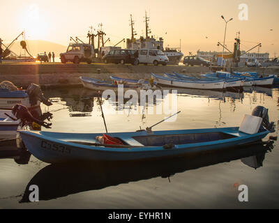 Fischer Boote am Sonnenuntergang Stockfoto