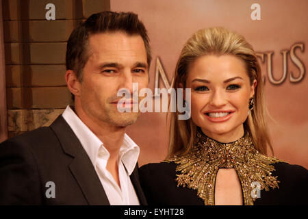 Olivier Martinez, Emma Rigby - Premiere des Spielfilms "Der Medicus", Zoo Palast, 16. Dezember 2013, Berlin-Tiergarten. Stockfoto