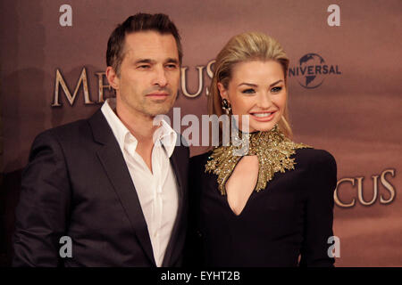 Olivier Martinez, Emma Rigby - Premiere des Spielfilms "Der Medicus", Zoo Palast, 16. Dezember 2013, Berlin-Tiergarten. Stockfoto