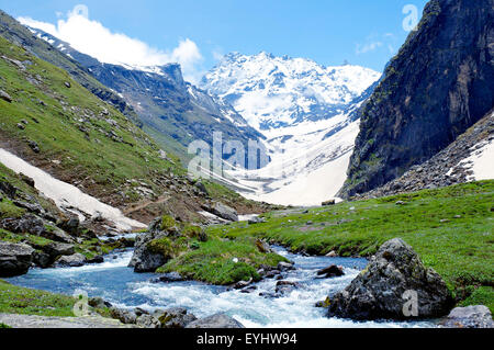 Mit Blick auf den Hampta Pass, Himachal Pradesh, Indien Stockfoto