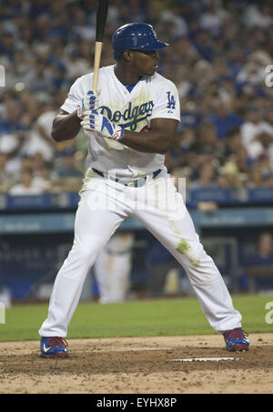 Los Angeles, Kalifornien, Vereinigte Staaten von Amerika, USA. 29. Juli 2015. Yasiel Puig #66 der Los Angeles Dodgers trifft einen zwei run Home Run im vierten Inning gegen die Oakland Athletics im Dodger Stadium am 29. Juli 2015 in Los Angeles, California.ARMANDO ARORIZO. © Armando Arorizo/Prensa Internacional/ZUMA Draht/Alamy Live News Stockfoto