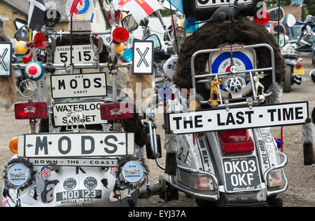 Benutzerdefinierte Mods-Vespa-Roller mit einem Beiwagen Stockfoto