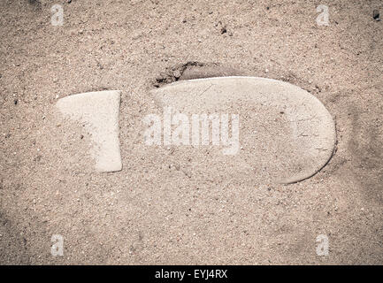 Eine Schuhsohle auf Sand, Symbol-Reisen, Reise, Reise Stockfoto