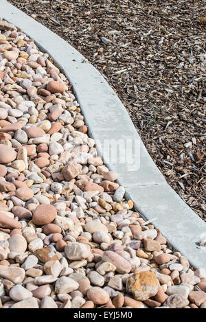 Xeriscape Landschaftsgestaltung um der University of Utah, mit Trockenheit resistente Pflanzen und einheimischen Arten. Stockfoto