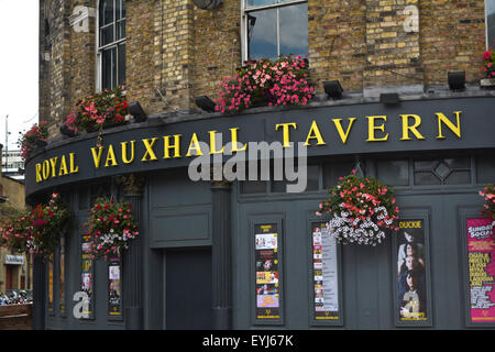 Das Äußere des legendären Schwulenpubs The Royal Vauxhall Tavern in Lambeth, London, SE1. Stockfoto