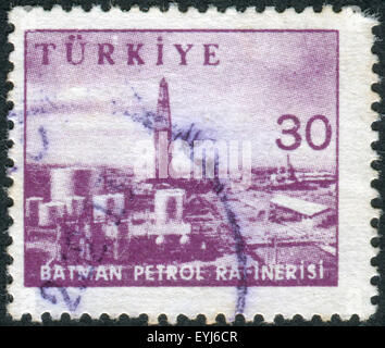 Türkei - ca. 1959: Briefmarke gedruckt in der Türkei zeigt Benzin Raffinerie, Batman, ca. 1959 Stockfoto