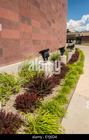 Xeriscape Landschaftsgestaltung um der University of Utah, mit Trockenheit resistente Pflanzen und einheimischen Arten. Stockfoto