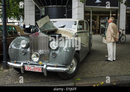 BERLIN - 14. Juni 2015: Full-Size-Luxus-Auto Rolls-Royce Silver Wraith, 1951. Die Classic Days am Kurfürstendamm. Stockfoto