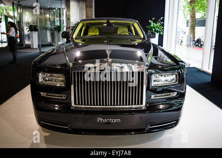 BERLIN - 14. Juni 2015: Full-Size-Luxus-Auto Rolls-Royce Phantom Series II (ab 2012). Die Classic Days am Kurfürstendamm. Stockfoto