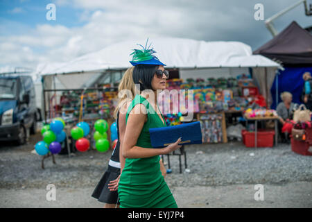 Galway, Irland. 30. Juli 2015. Weithin bekannt als "˜Ladies Tag" auf dem Galway Festival Donnerstag vereint das beste im Rennsport und Mode für den Höhepunkt des Sommers Rennkalenders. Dies ist das reichste National Hunt-Rennen in Irland '' "laufen über eine Entfernung von zwei Meilen mit dem Preisgeld in Höhe von â'¬300, 000. © Velar Grant/ZUMA Draht/Alamy Live-Nachrichten Stockfoto