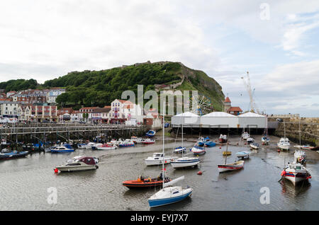 Boote am Hafen von Scarborough, befindet sich in der South Bay, Scarborough Stockfoto