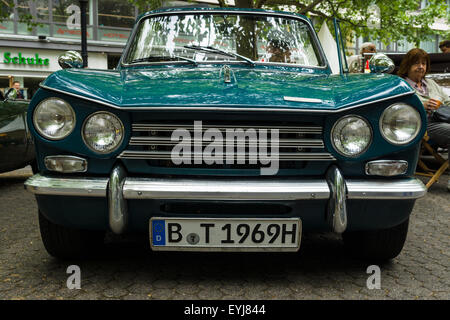 BERLIN - 14. Juni 2015: Sechszylinder-Kleinwagen Triumph Vitesse. Die Classic Days am Kurfürstendamm. Stockfoto