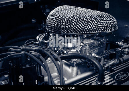 Motor für einen Roadster Shelby AC Cobra 427, 1966. Tonen. Stilisierung. Die Classic Days am Kurfürstendamm. Stockfoto