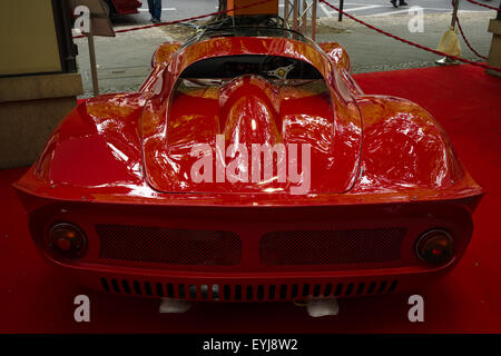 BERLIN - 14. Juni 2015: Sportwagen Ferrari Dino 206 SP (Sport-Prototyp), 1966. Sicht nach hinten. Die Classic Days am Kurfürstendamm. Stockfoto