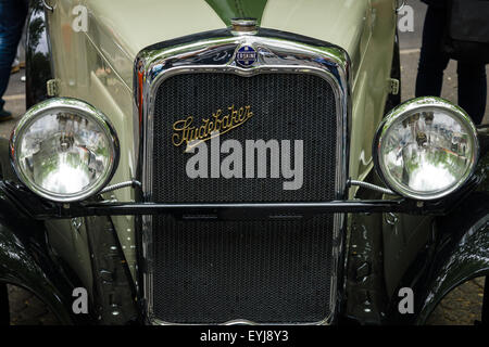 BERLIN - 14. Juni 2015: Fragment von Erskine (Studebaker) Modell 51 Sedan, 1928. Die Classic Days am Kurfürstendamm. Stockfoto