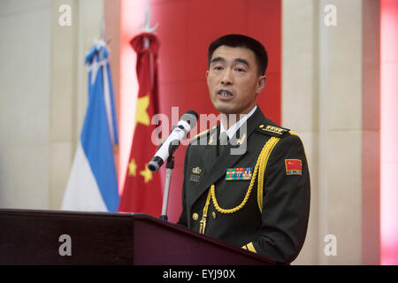 (150730)--BUENOS AIRES, 30. Juli 2015 (Xinhua)--Tao Xiangyang, Militär-Attache der chinesischen Botschaft in Argentinien, hält eine Rede im Rahmen einer Veranstaltung anlässlich des 88. Jahrestages der Gründung von der Volksrepublik Volksbefreiungsarmee (PLA) von China, der chinesischen Botschaft in Buenos Aires Stadt, Hauptstadt von Argentinien, am 30. Juli 2015. (Xinhua/Martin Zabala) (Fnc) Stockfoto