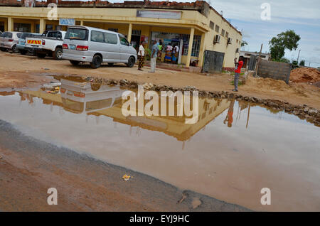 Am Straßenrand Szenen aus dem Leben von Inhambane, Maputo, Mosambik, Dezember 2015 Stockfoto