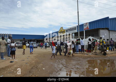 Am Straßenrand Szenen aus dem Leben von Inhambane, Maputo, Mozabique, Dez 2015 Stockfoto