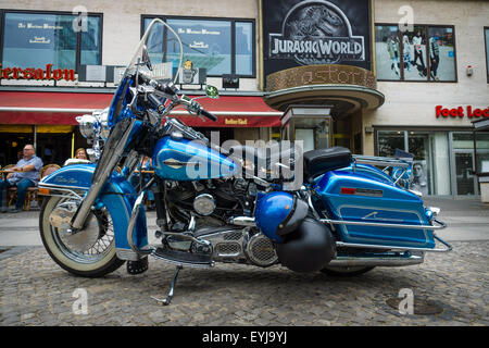 BERLIN - 14. Juni 2015: Motorrad Harley-Davidson Electra Glide Ultra Classic. Die Classic Days am Kurfürstendamm. Stockfoto