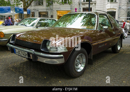 BERLIN - 14. Juni 2015: Kleinwagen AMC Pacer X, 1975. Die Classic Days am Kurfürstendamm. Stockfoto