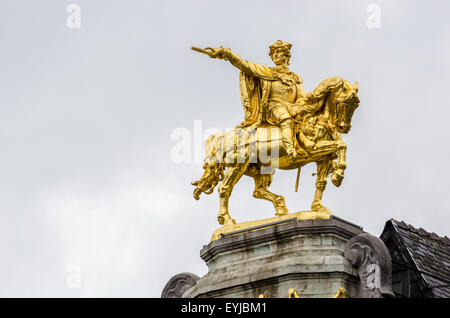 Goldene Statue von Charles de Lorraine, in Brüssel Stockfoto