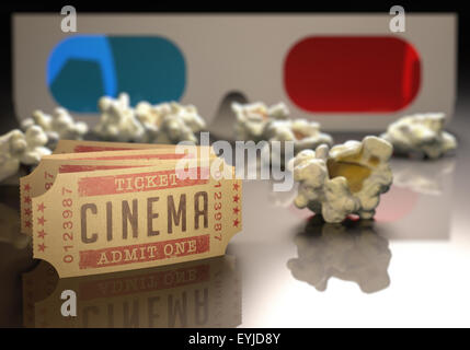 Kinokarte und 3D-Brille mit Popcorn verstreut. Stockfoto