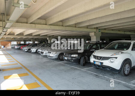 einen vollen Parkplatz Stockfoto