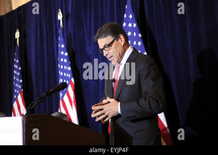 New York City. 29. Juli 2015. Republikanischen Präsidentschaftskandidaten Rick Perry auf Veranstaltung des Ausschusses zu entfesseln Wohlstand im Yale Club am 29. Juli 2015 in New York City spricht. / Bild Allianz © Dpa/Alamy Live-Nachrichten Stockfoto