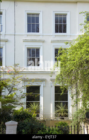 Elegante Doppelhaushälfte frühen viktorianischen Haus Camden Square in London England Stockfoto