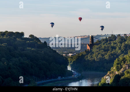 Bristol, UK. 31. Juli 2015. Ballons abnehmen als ein Test-Start für die Bristol International Balloon Fiesta, beginnend am 6. August. Bildnachweis: Paul Smith/Alamy Live-Nachrichten Stockfoto