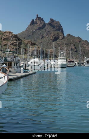 Viele uns Und kanadischen Expats starten ihre Wasserfahrzeug von der Marina in San Carlos, Mexiko Stockfoto