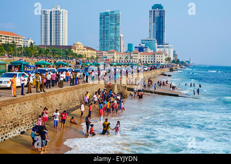 Sri Lanka, Colombo, Galle Face Strand, Sonntag Bad Stockfoto